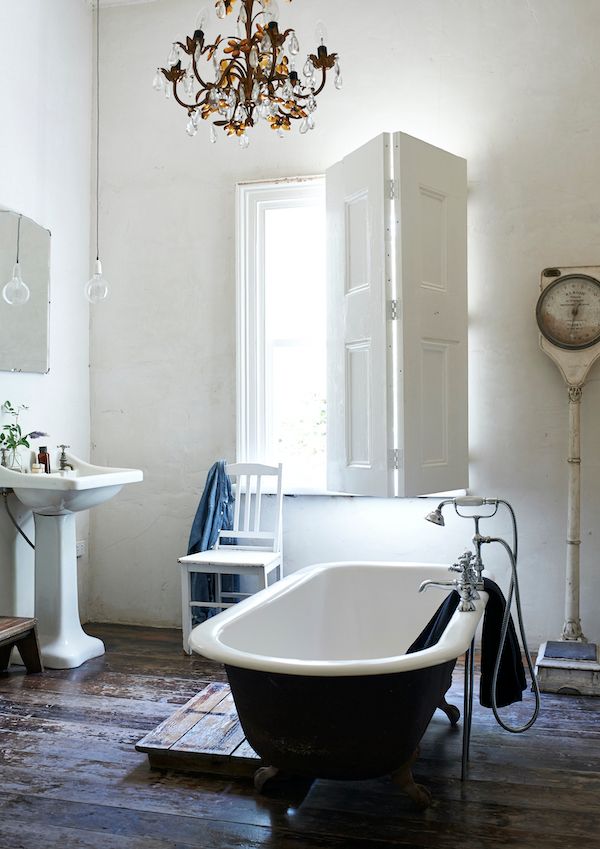 Freestanding clawfoot bath tub in bathroom.