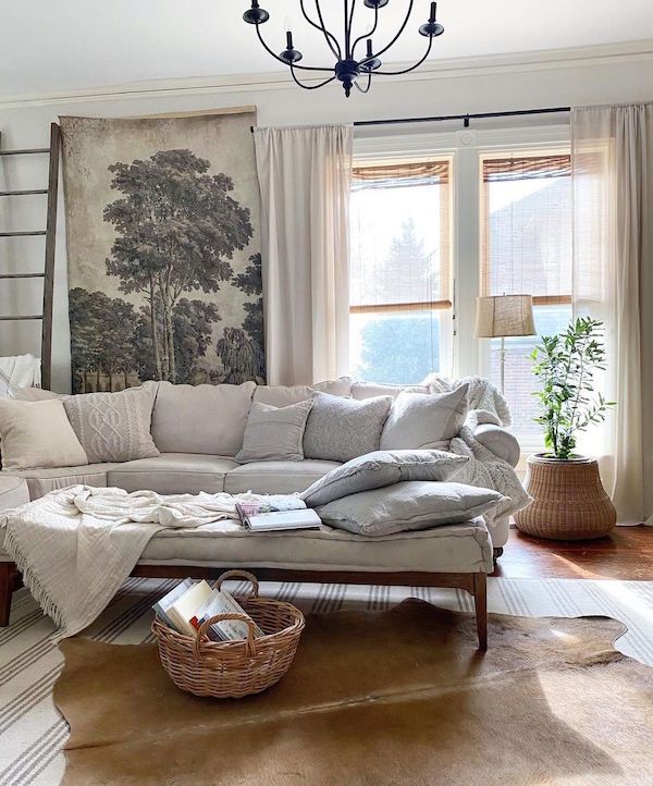 Living room with cozy vintage furnishings.